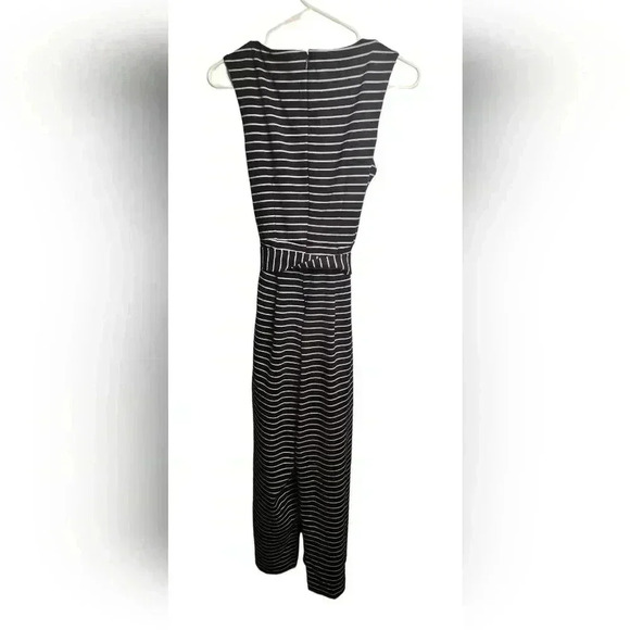Calvin Klein Women's Sleeveless V Neck Cropped Jumpsuit with Self Belt Size 2 - Picture 4 of 6